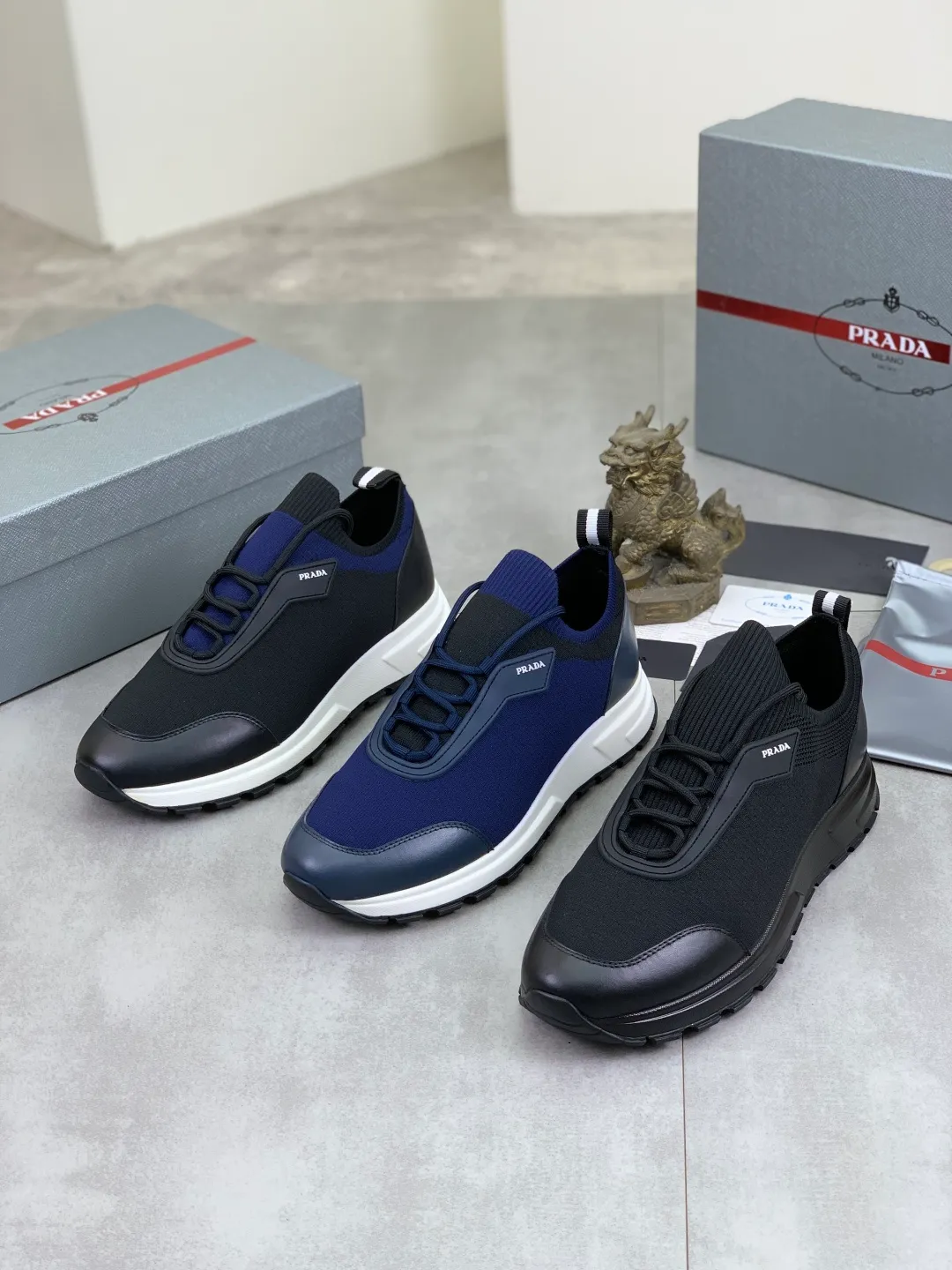 Men's Men's Shoes 💰P500💰【New Style】 (PRADA) The latest model of men's shoes has been launched on the official website in 1:1 copy, synchronized with Hong Kong counters, and on the same catwalk; all made of cowhide Epoxy mesh ➕Imported breathable fabric with cowhide lining, 🍡🍡Original 1:1 rubber outsole, non-slip and wear-resistant; comfortable on the feet, attractive style, fine workmanship, and simple and neat shoe lasts, highlighting a man's boldness and toughness, 👍size 38 to 44 3⃣️Color🉑️Choose